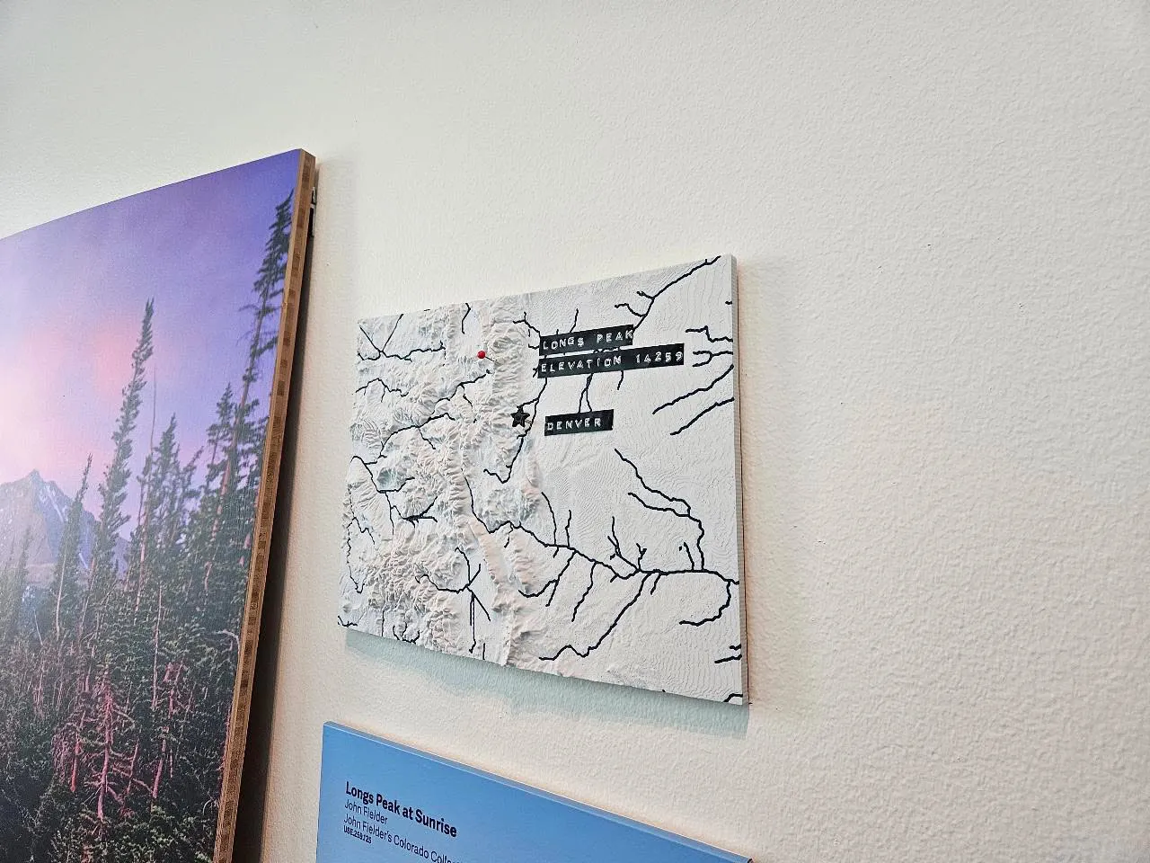Displayed Colorado 3D topographic locator map